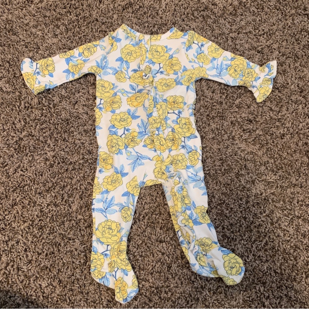 Baby Gurl Ruffle Butt Sleeper